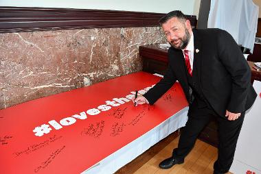 Love St Helens 01
