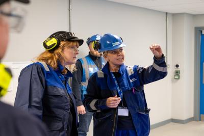 Business Minister Sarah Jones MP at Glass Futures