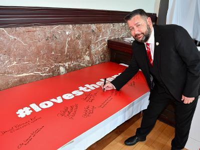Leader Love St Helens